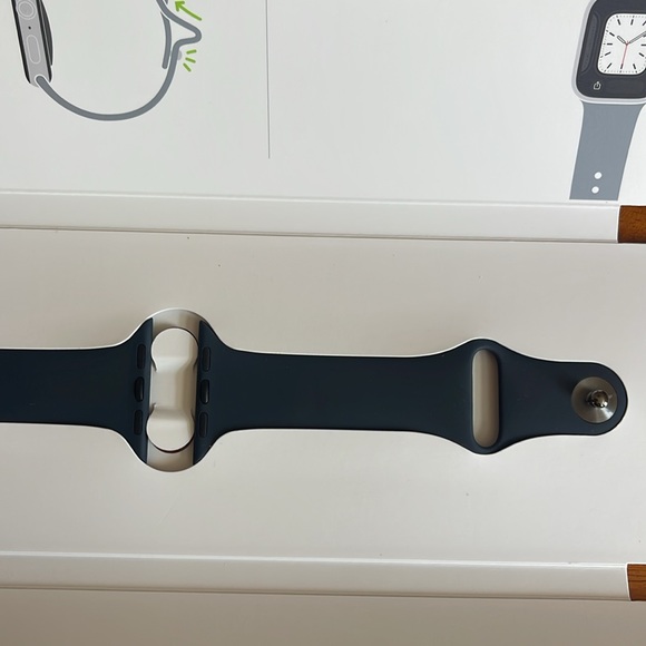BRAND NEW - Apple Watch Sports Band - 41MM - size M/L - Picture 3 of 9